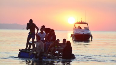 На плажа в Бургас Джулай Морнинг бе отбелязан с концертна