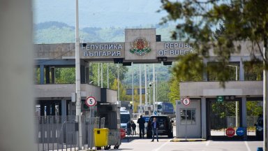 1,3 млн. българи са влезли в Гърция с коли тази година, рязко увеличиха оборота на таверните