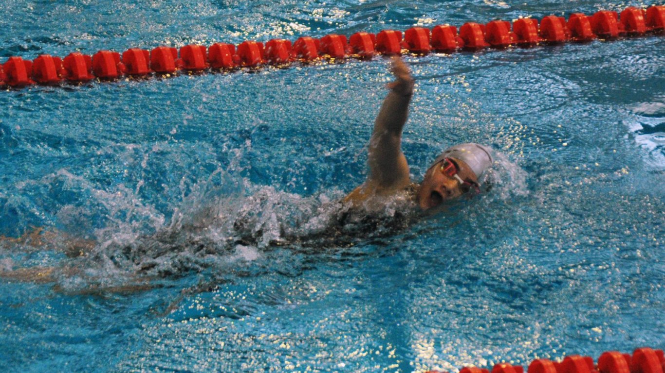 Страхотен жест: Национал по плуване дари медала си на дете, борещо се с церебрална парализа