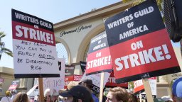 Холивудските актьори може да се присъединят към стачкуващите сценаристи