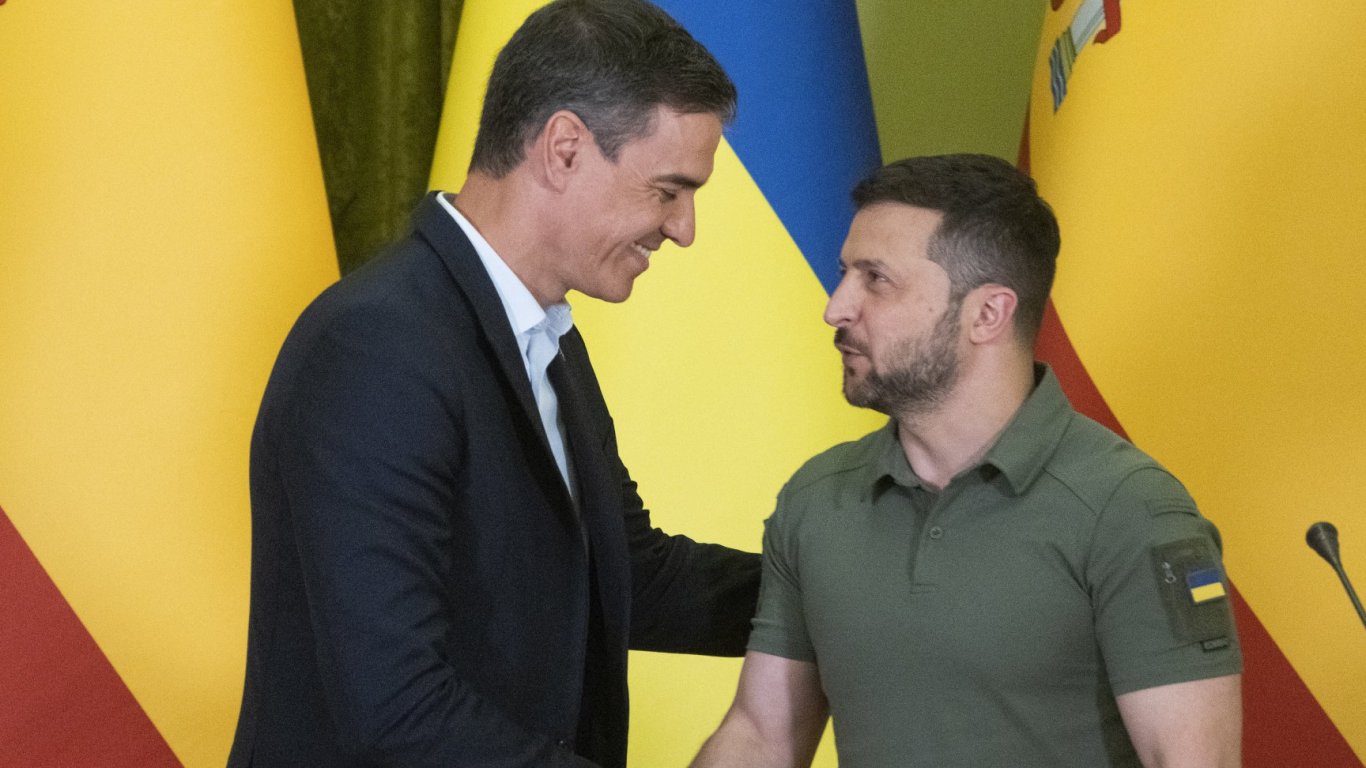 Испанският премиер обеща на Киев 55 млн. евро за подпомагане на малки и средни предприятия
