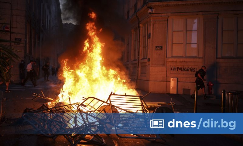 В събота срещу неделя страната преживя петата си поредна нощ