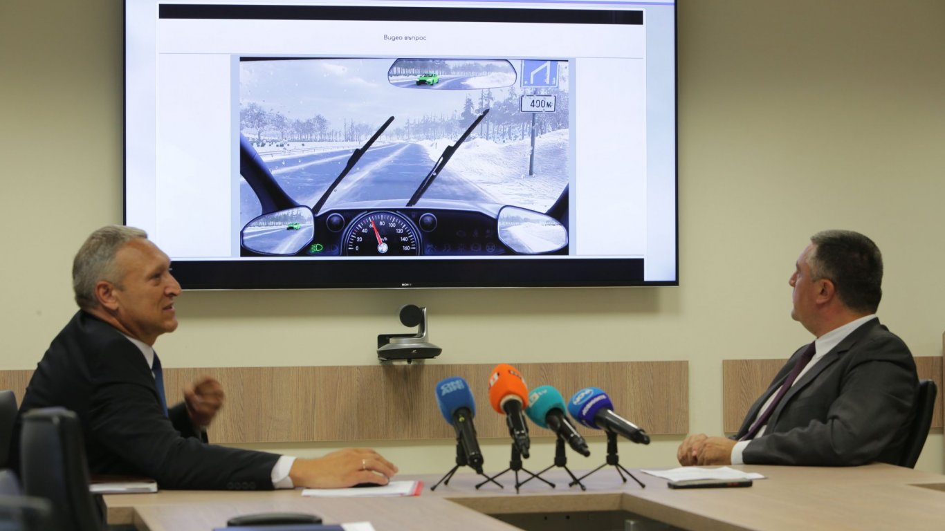Нововъведения за кандидат-шофьорите: Ще отговарят на въпроси по два видеоклипа на изпита 