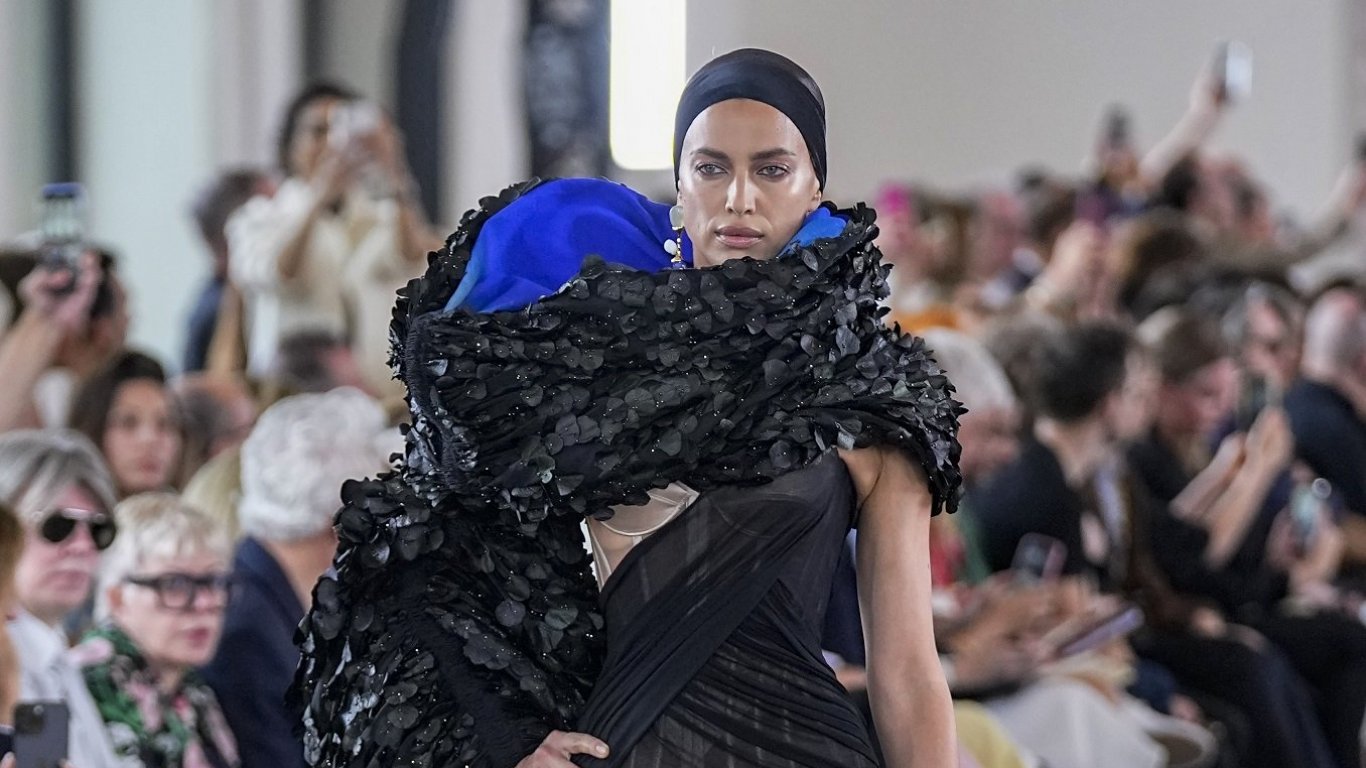  "Schiaparelli" даде старт на Седмицата на висшата мода в Париж със сюрреалистично шоу