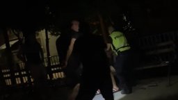 Младежи се оплакаха от полицейско насилие в Русе, униформени им посегнали при задържане (видео)