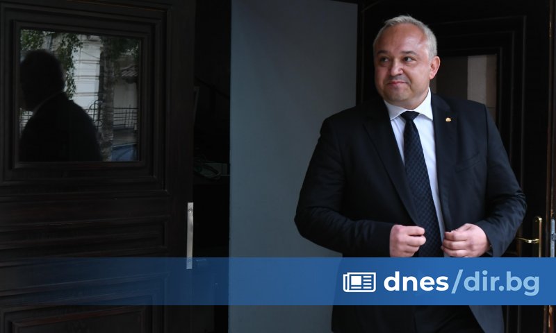 По думите му има много следи, които насочват към нещо