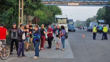 Гражданите затвориха и обиколния маршрут през село Искрица както и