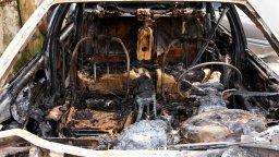 Жена скочи в движение от горящ автомобил край Созопол
