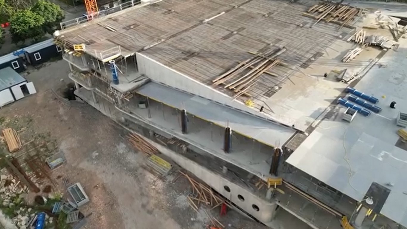 Докъде стигна строежът на 4-етажния паркинг в "Надежда" (видео)
