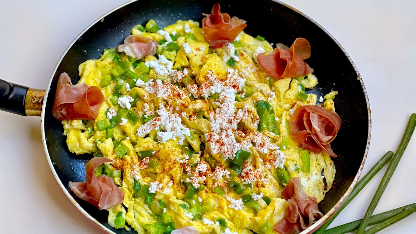 Бутани яйца – бързо лятно ястие, което трябва да опитате