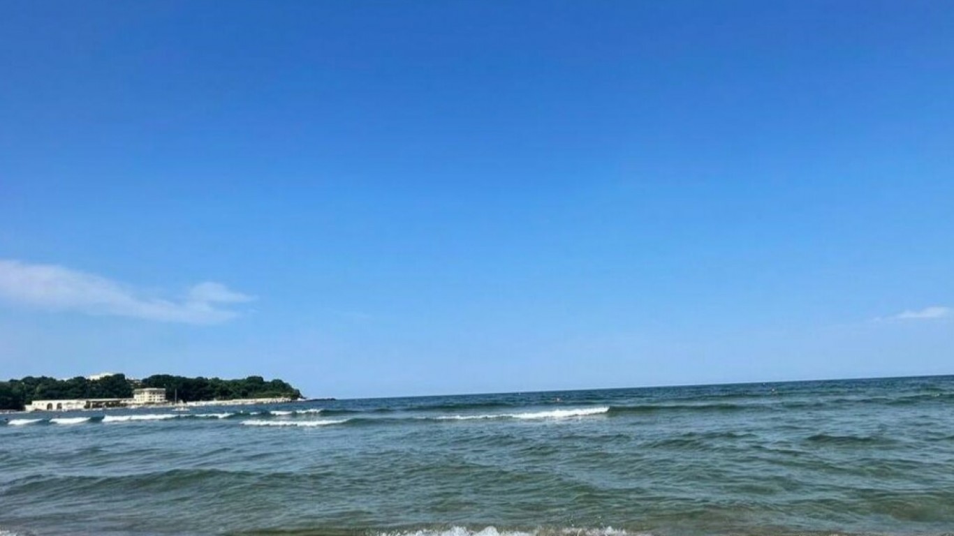 Водата край Китен е чиста