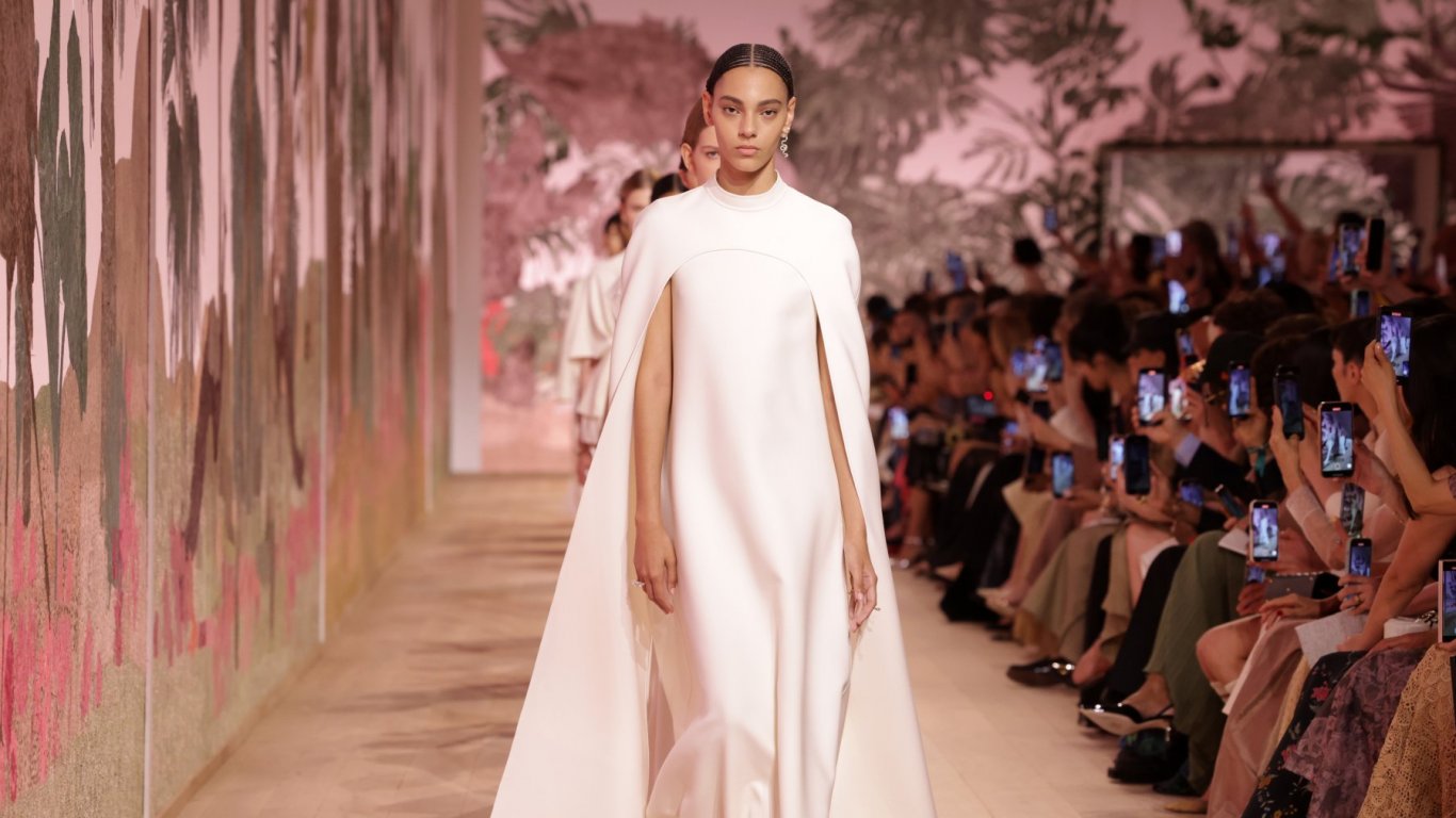 В Париж "Dior" показа колекция висша мода, вдъхновена от древен Рим