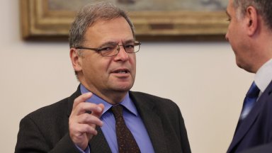 Дълго време участвах в разговорите Неговото име не се е