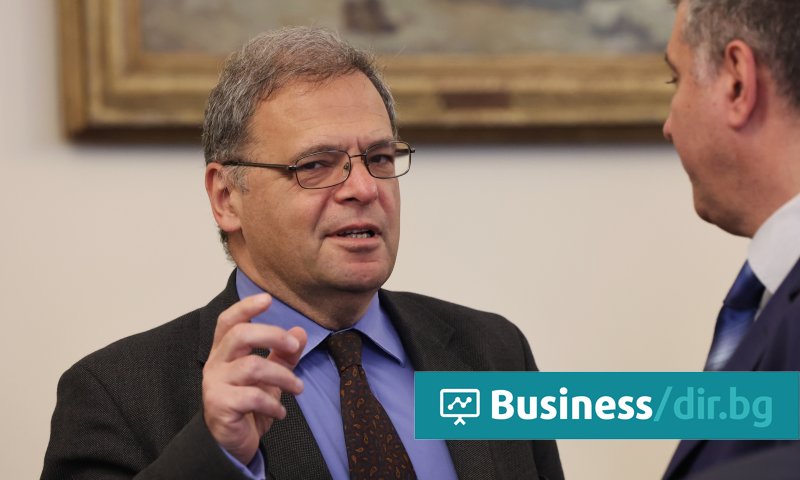 Дълго време участвах в разговорите. Неговото име не се е