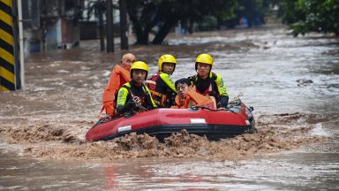 Катастрофални наводнения последваха рекордните горещи вълни в Китай