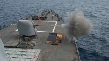 Иранският флот направи опити да залови два търговски танкера законно