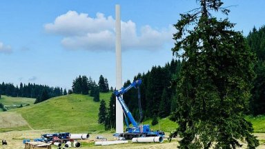 Още снимки вижте тук
Преди обед той публикува видео на