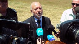 Тагарев: Все още се надяваме, че ще има възможност Зеленски да дойде в бъдеще време