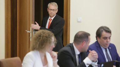 Повод за работната среща е възложената от министър председателя задача на