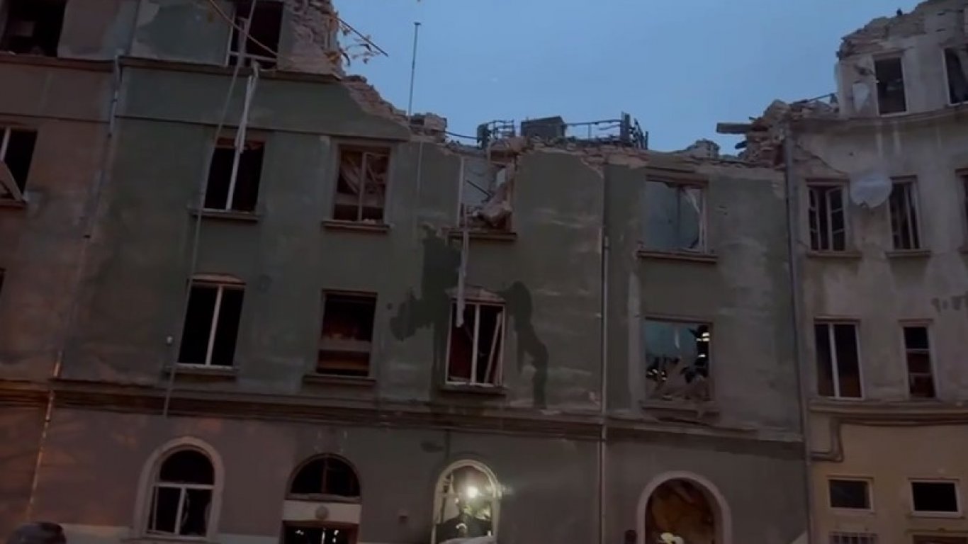 Руска ракетна атака срещу Лвов тази нощ, разрушен е жилищен блок