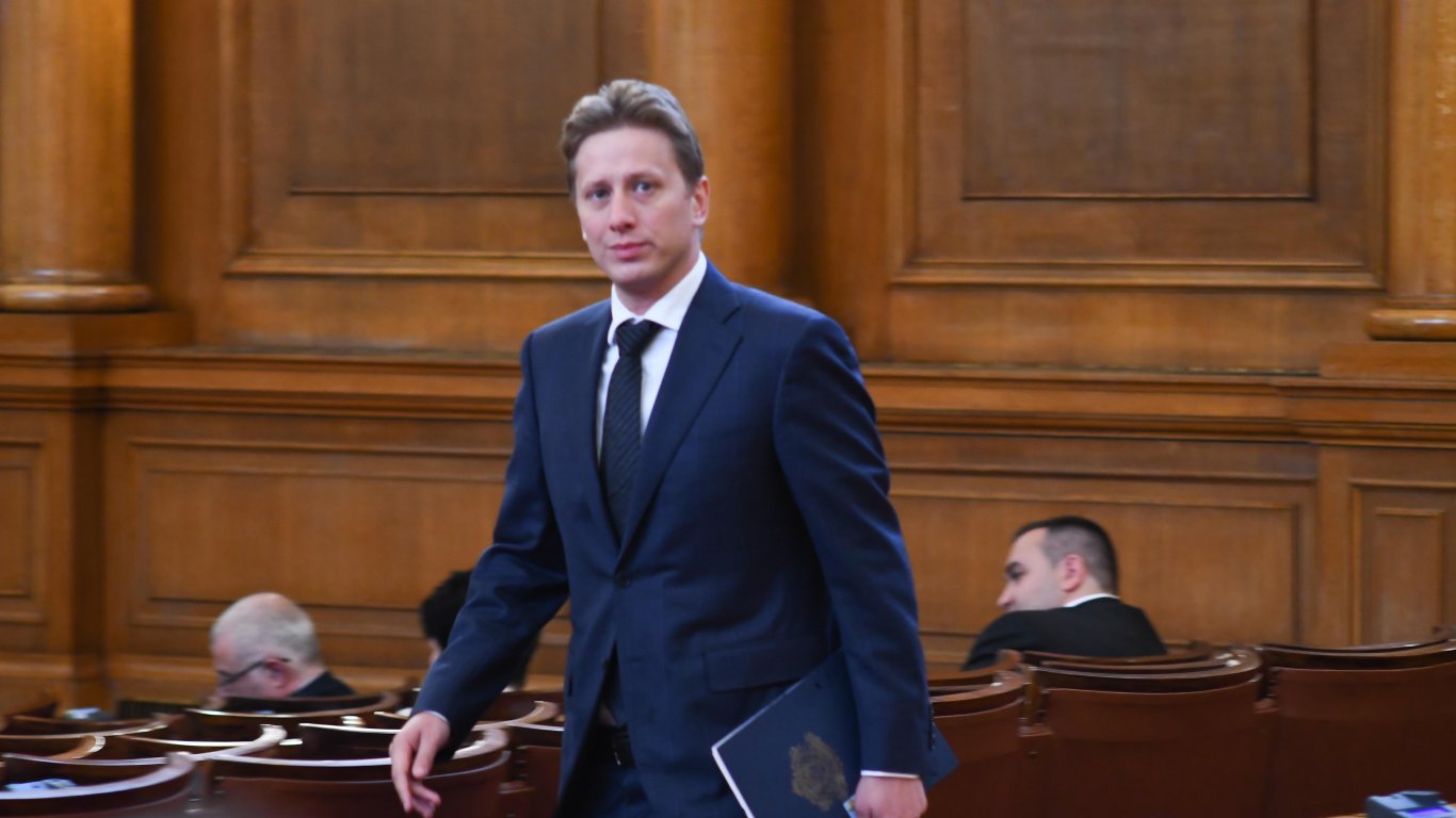Депутатът от ПП-ДБ Ивайло Шотев подаде оставка, за да стане зам.-министър