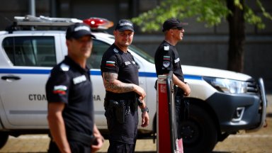 Снимка БТА Струпване на полицаи има и по другите булеварди