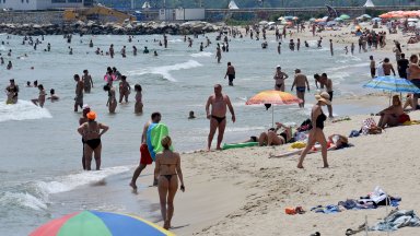 Не толерираме подобно поведение на плажа нашият служител ще бъде