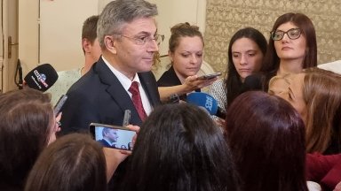 Г н Аврамов още веднъж ще внесе отказа си за имунитет