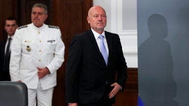 Запитан има ли изобщо някаква идея за изпращане на българи