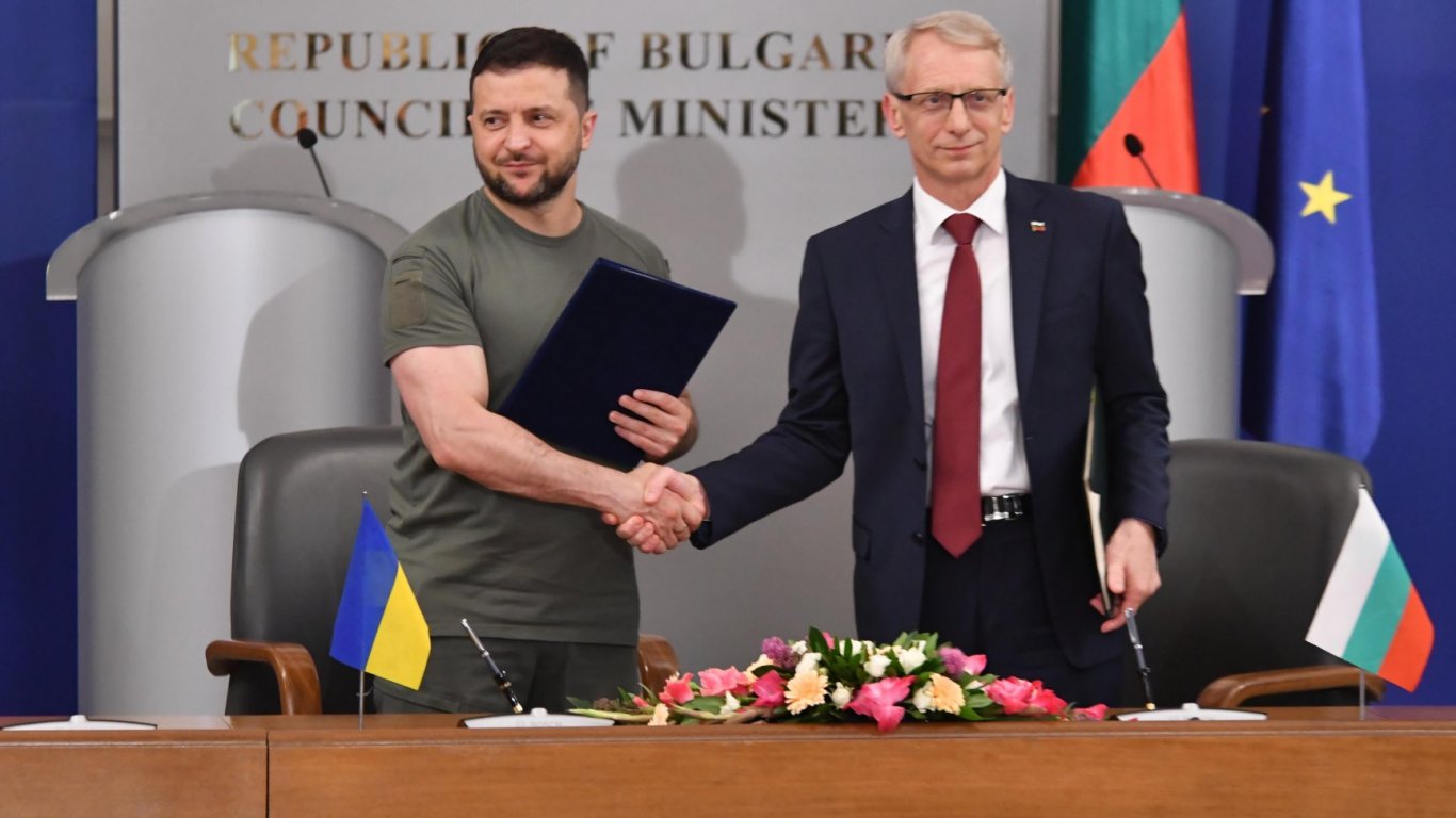 Денков и Зеленски подписаха декларация, че София подкрепя Киев за НАТО