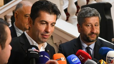 Причината са заплахи отправени към тях идващи от чужди служби Според