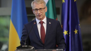 Запитан дали е направил капан на президента с тази визита