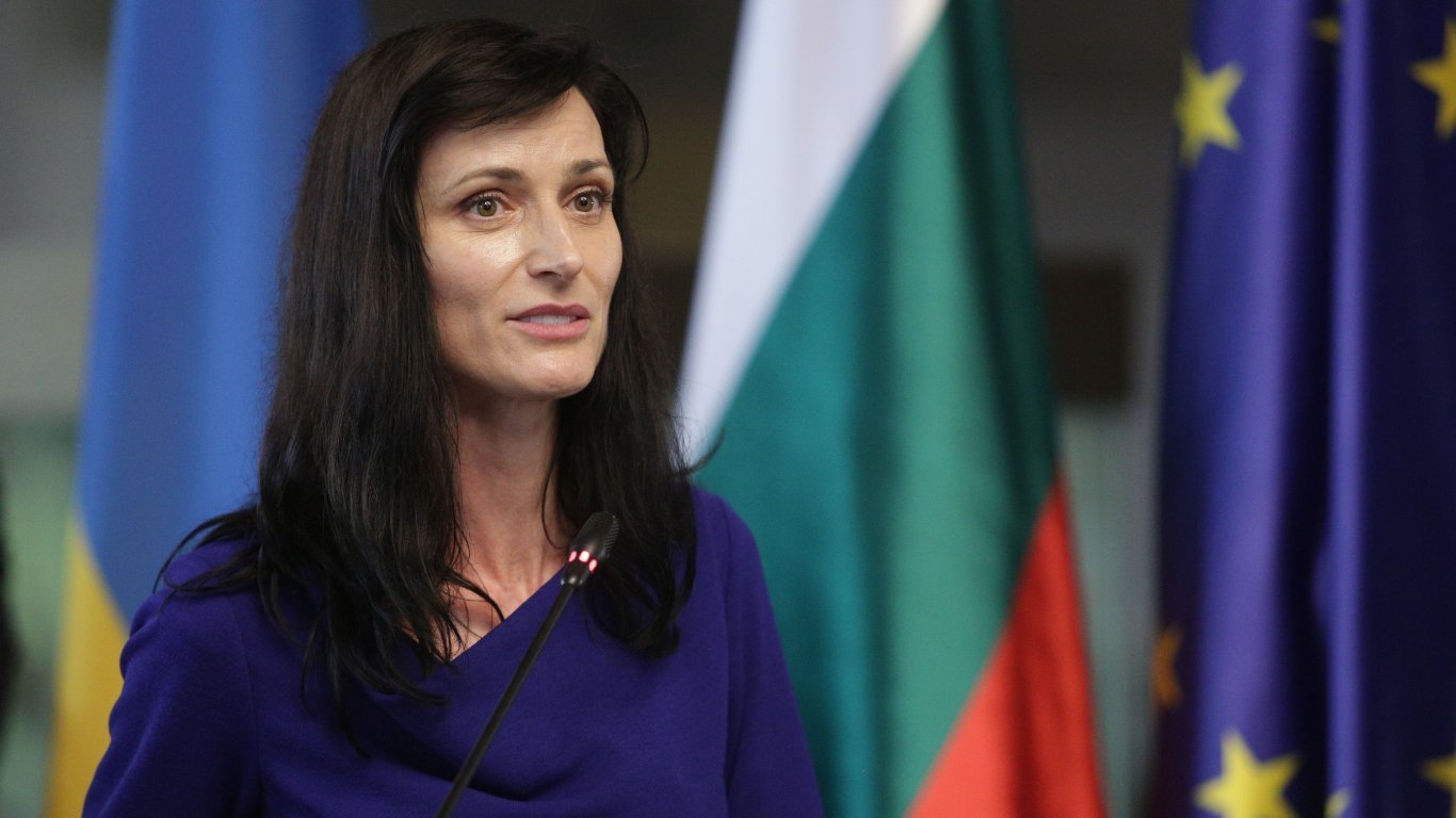 Мария Габриел: Без излишен оптимизъм за призива на ЕП за приемането на България в Шенген 