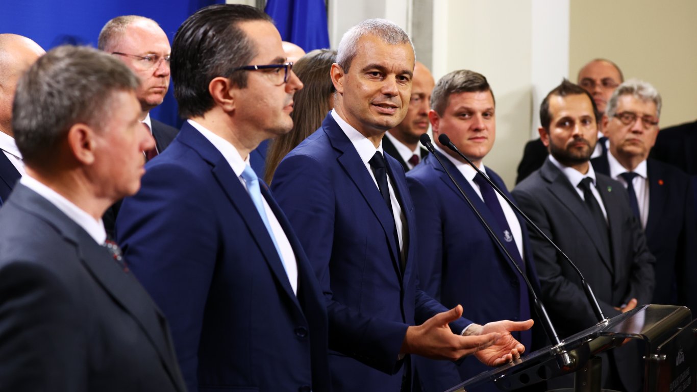 Костадинов: Парламентът наруши закона, президентът да вземе отношение за референдума