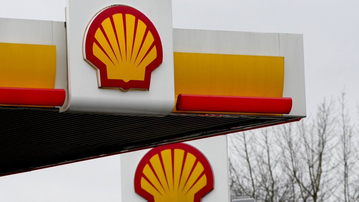Петролният гигант Shell предупреди, че намаляването на добивите е опасно