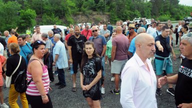 Снимка Булфото Протестът продължи близо час От близо четири години община