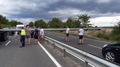 Машината се е движила в посока Бургас когато закача и