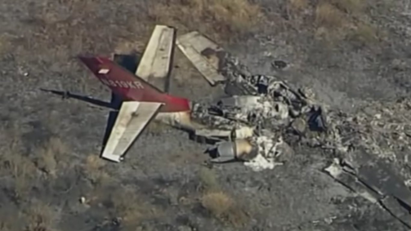 Самолет "Чесна" се разби в Калифорния, шестимата на борда загинаха (видео)