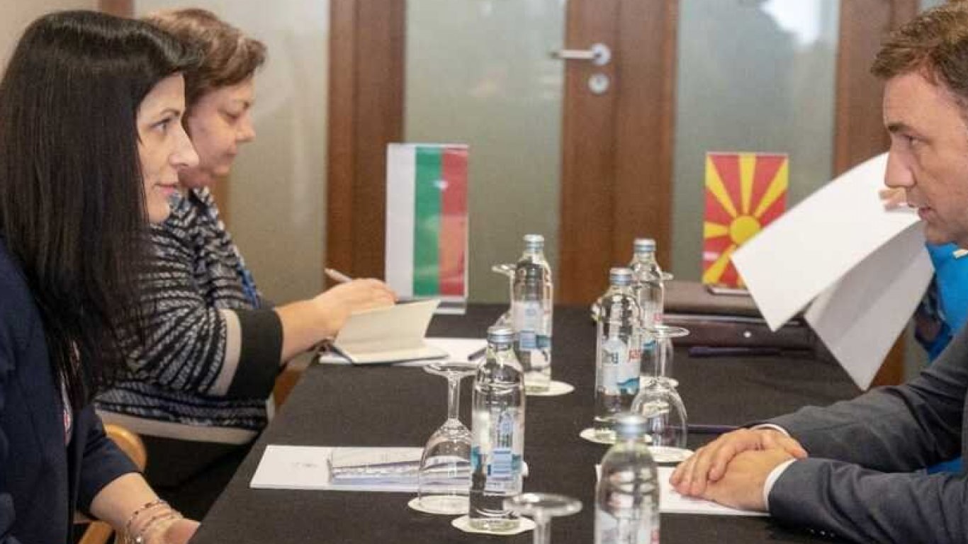 Първа среща между Мария Габриел и Буяр Османи на форума в Дубровник
