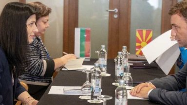 Първа среща между Мария Габриел и Буяр Османи на форума в Дубровник
