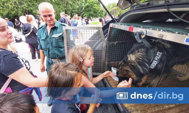 Кампанията С обич за децата в памет на бащите герои