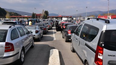 Над 3 часа се чака за влизане от Сърбия в България през "Калотина"