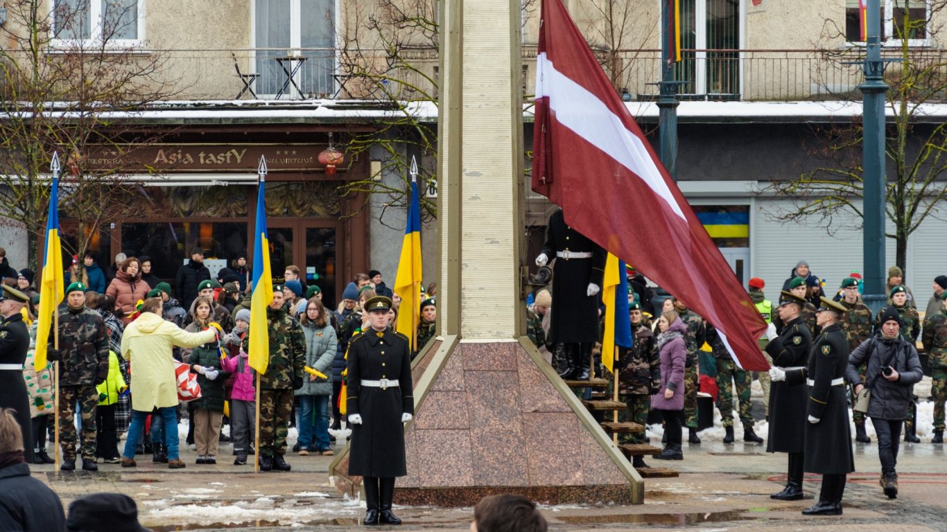 Латвия изпитва на латвийски език рускоезичното население  - който се провали, напуска страната