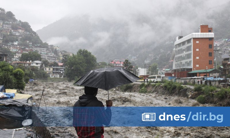 Придошлата след проливни дъждове река Беас Снимка: AP/БТА Вчера в