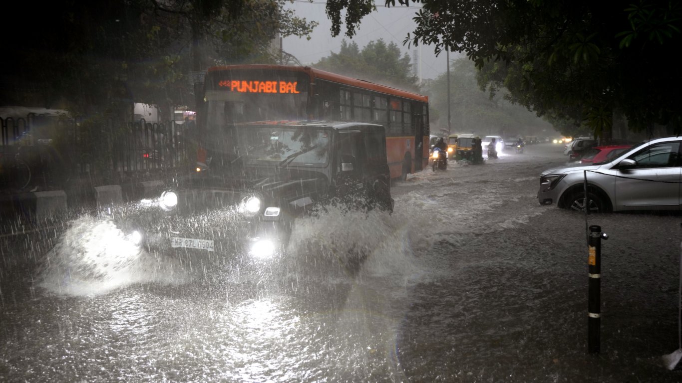 Проливен дъжд в Делхи