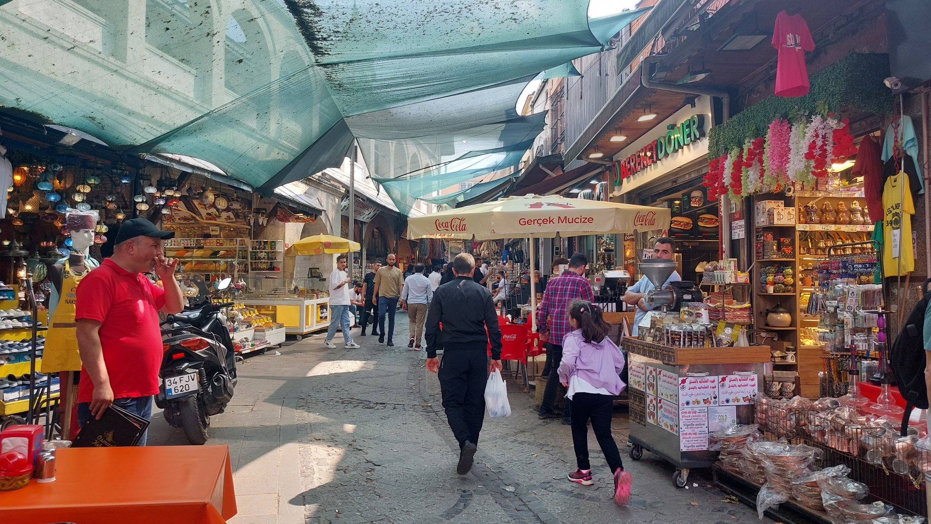 Пазарите за подправки и храна са една от най-големите атракции на града 
