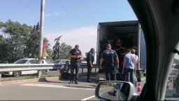 Хванаха 8 мигранти при проверка на кола с чуждестранна регистрация в Бургас