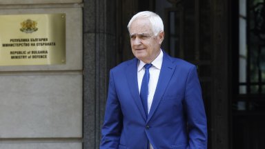 Освобождаването на бойни припаси и тяхното освежаване чрез използване на