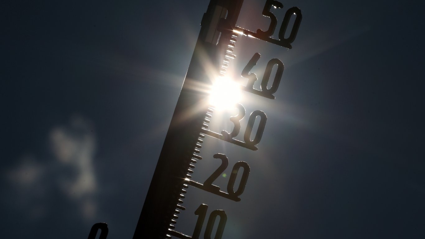 Жълт код за жеги до 38 градуса в половин България 