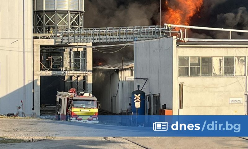 Няма вече огнища, има съвсем малки, доизгасяваме. Пожарът е почти